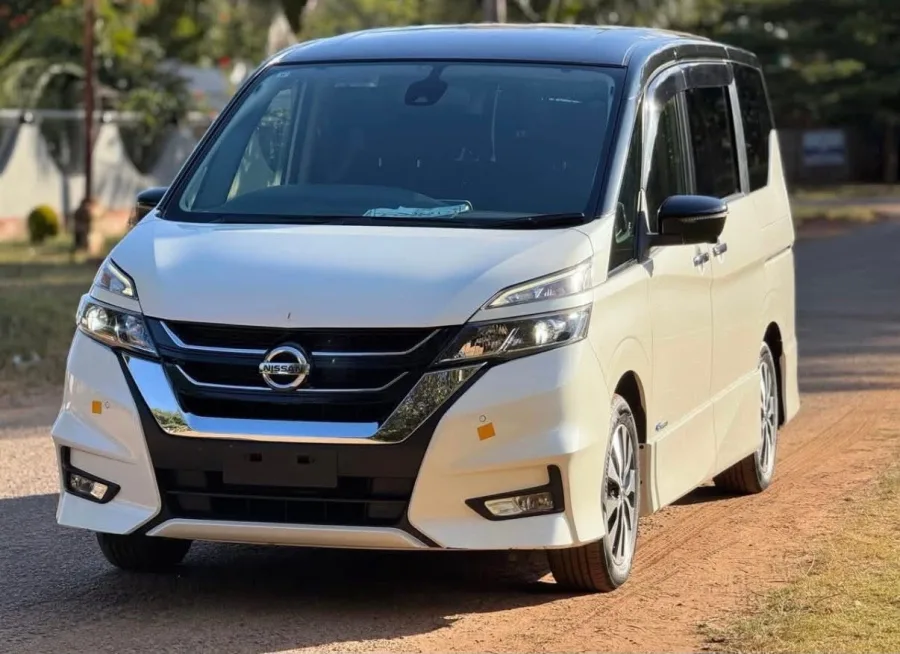 2017 Nissan Serena S-Hybrid 7-Seater Family Minivan, 78,000 km