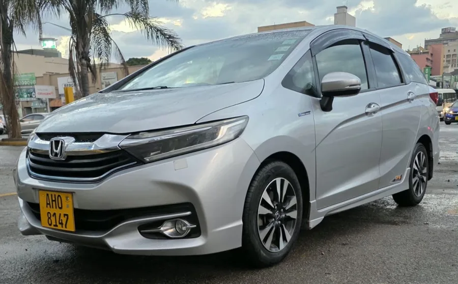 2017 Honda Shuttle Hybrid – 78,000 km, automatic, well-maintained family transport