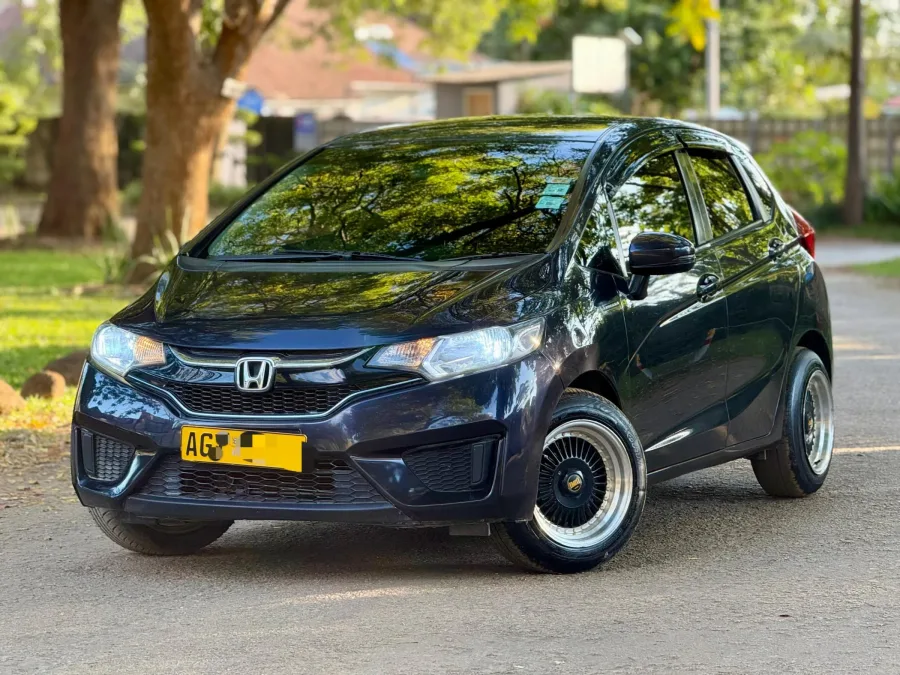 2016 Honda Fit Hybrid GP5 Black, 71,000 km
