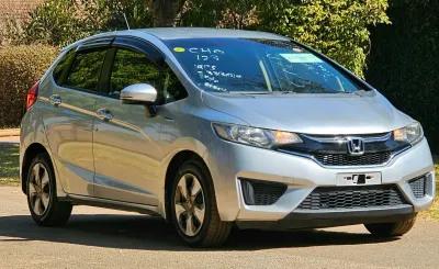 2016 Honda Fit Hybrid GP5 – 77,000 km, automatic hatchback