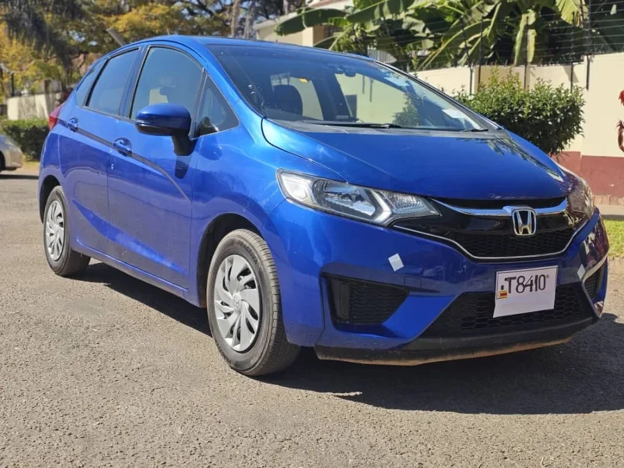 2016 Honda Fit 1.3L Petrol, Automatic — 75,000 km