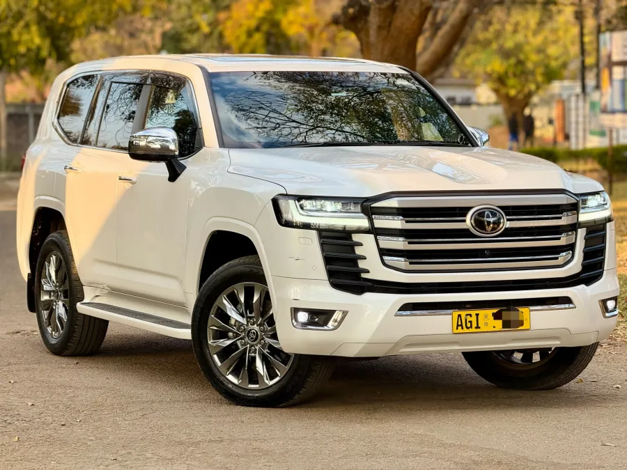 Toyota Land Cruiser 300 Series ZX, 3.3L Twin-Turbo Diesel, 20,300 km