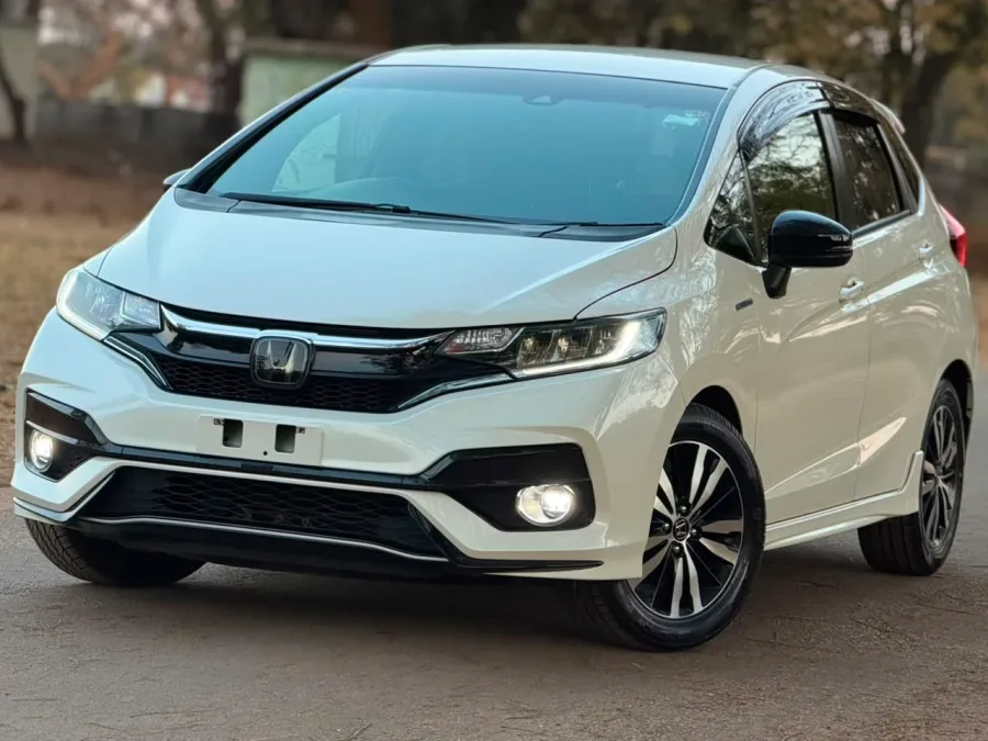 2018 Honda Fit Hybrid GP5 - 47,000 km