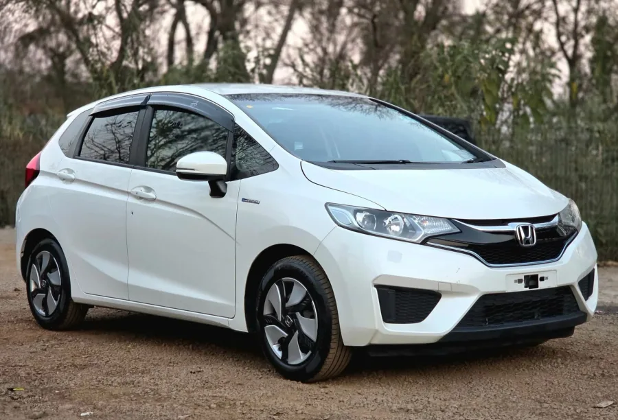 2016 Honda Fit Hybrid GP5 - 1.5L Petrol, 59,000 km