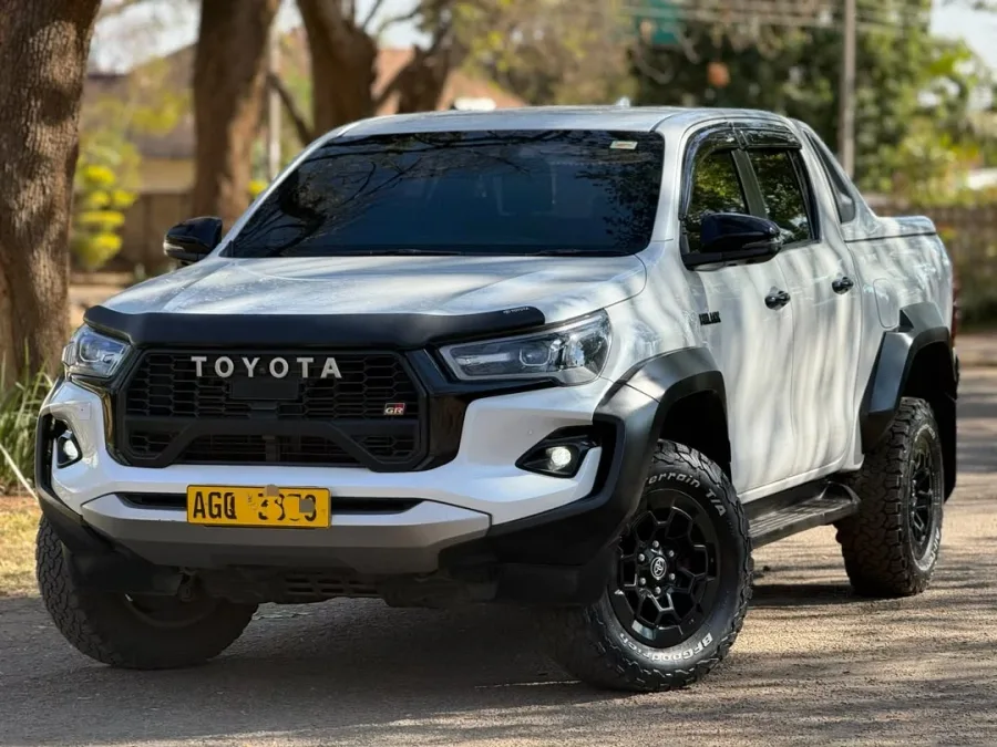 2025 Toyota Hilux GR Sport 2.8L Turbodiesel, 43,000 km