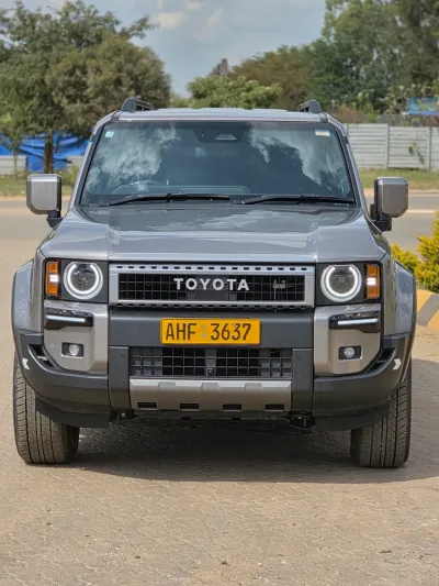Toyota Land Cruiser 2025 SUV, 3,000 km, Silver
