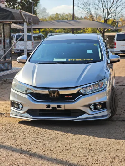 2017 Honda Grace RS Hybrid Sedan – 114,000 km