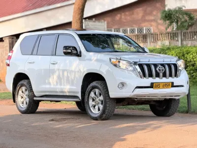 2014 Toyota Land Cruiser Prado VX 4x4 Automatic – 95,860 km
