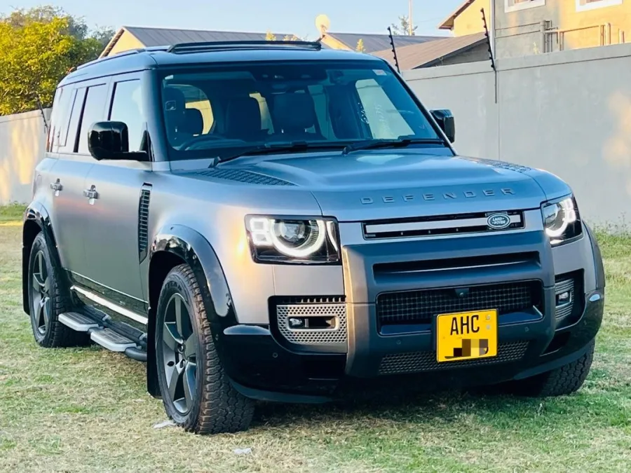 Land Rover Defender D300 X Dynamic 2024 – Automatic, Full Leather, Panoramic Roof