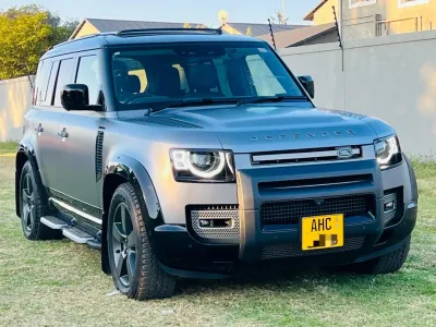 Land Rover Defender D300 X Dynamic 2024 – Automatic, Full Leather, Panoramic Roof