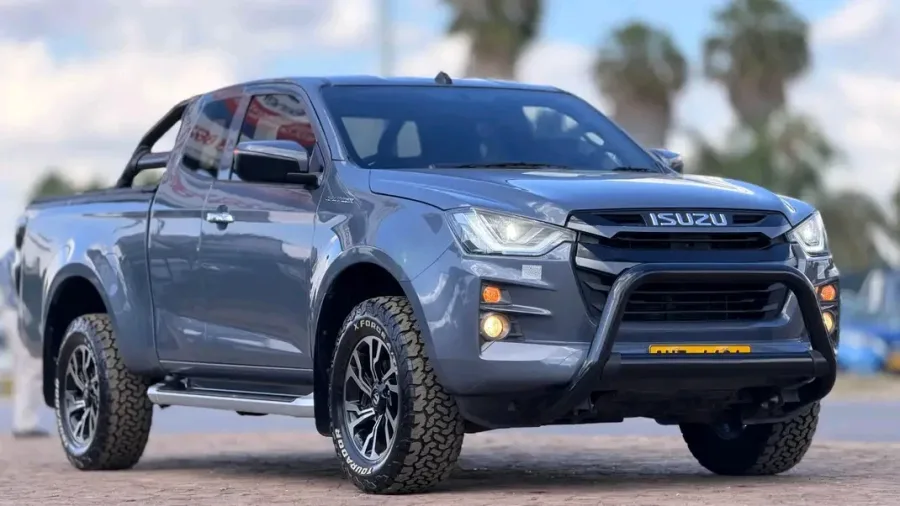 Isuzu D-Max 2024, 41,000 km, Grey — Ready for Work and Play