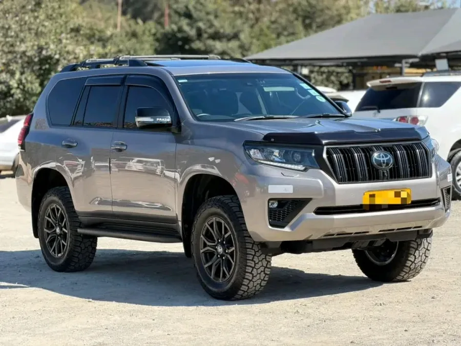 2022 Toyota Land Cruiser Prado VXL, 37,000 km