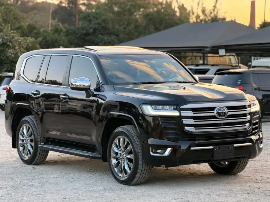 Toyota Land Cruiser 300 Series ZX, 2023, 2,000 km