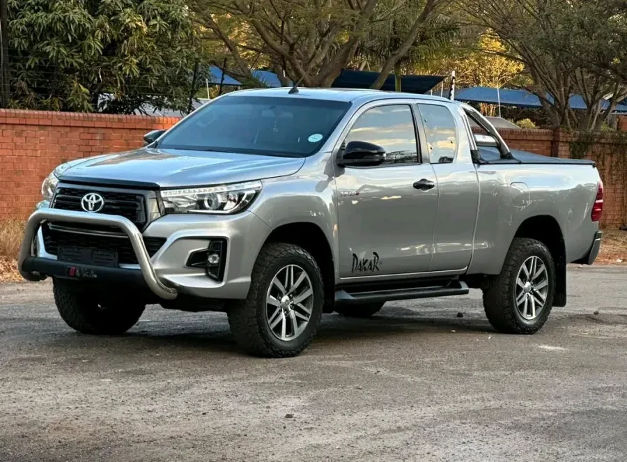 Toyota Hilux Dakar Club Cab 2018 - 122k km Automatic