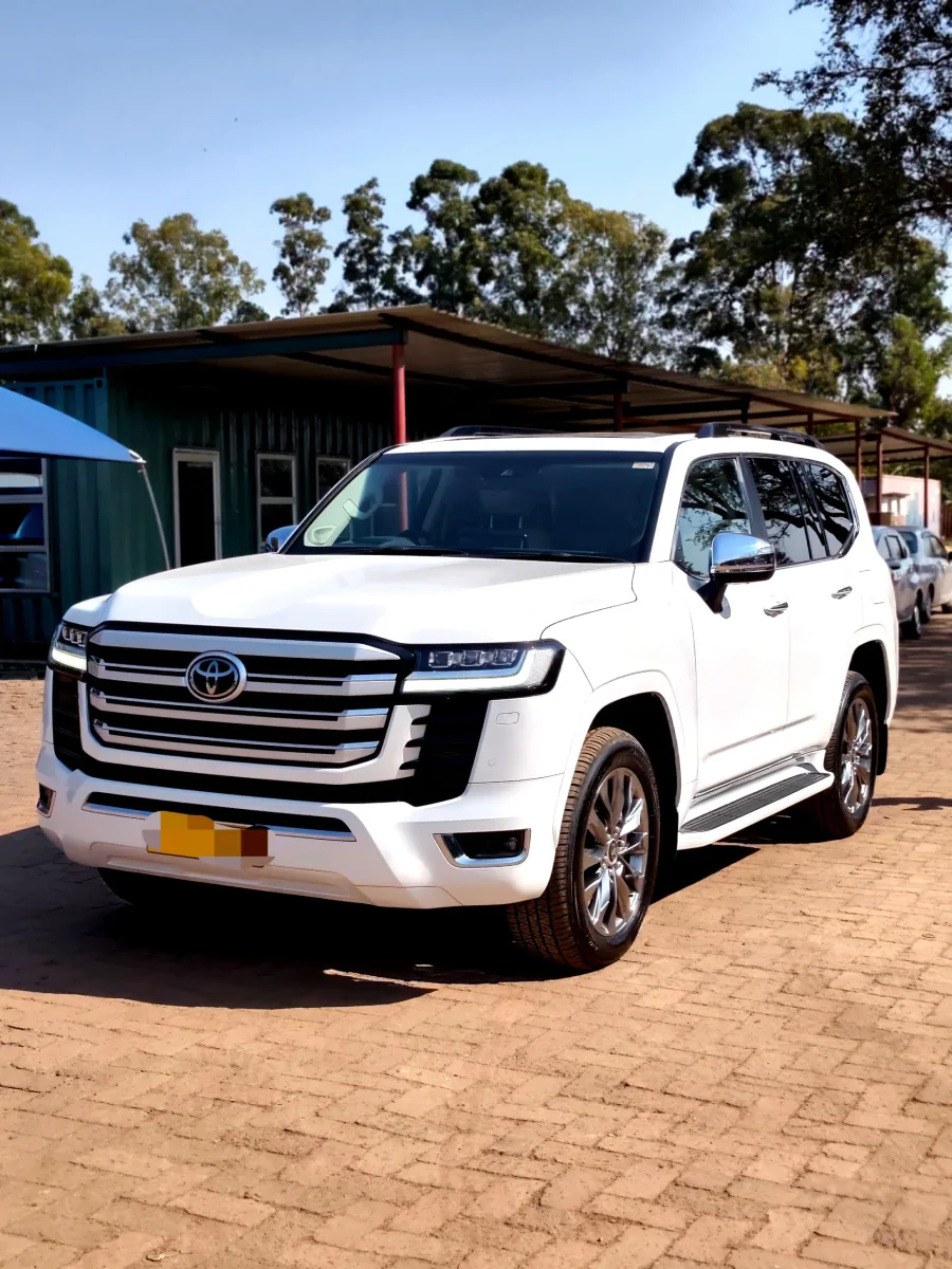 Toyota Land Cruiser 300 Series ZX, 2023 — Low-Mileage Flagship SUV