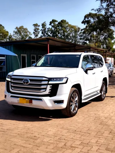 Toyota Land Cruiser 300 Series ZX, 2023 — Low-Mileage Flagship SUV