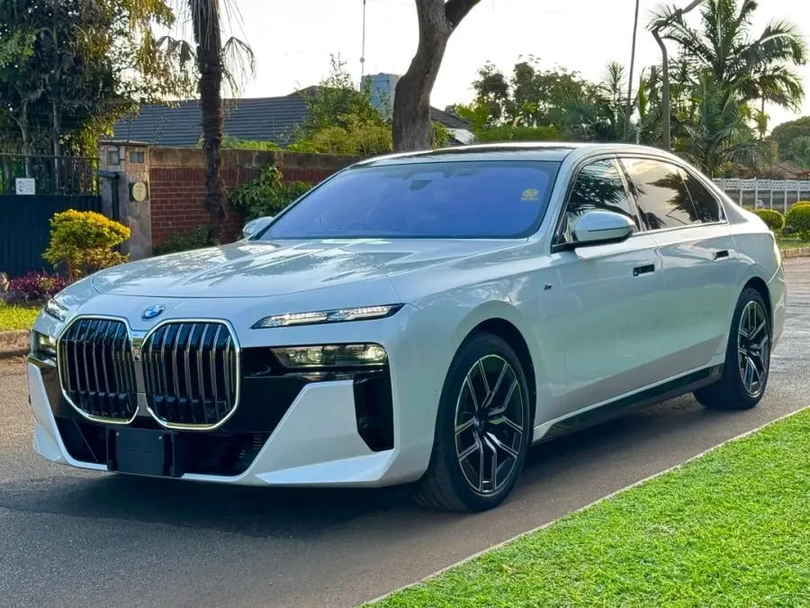 BMW 740d X-drive M Sport 2023 – 6,000 km delivery mileage