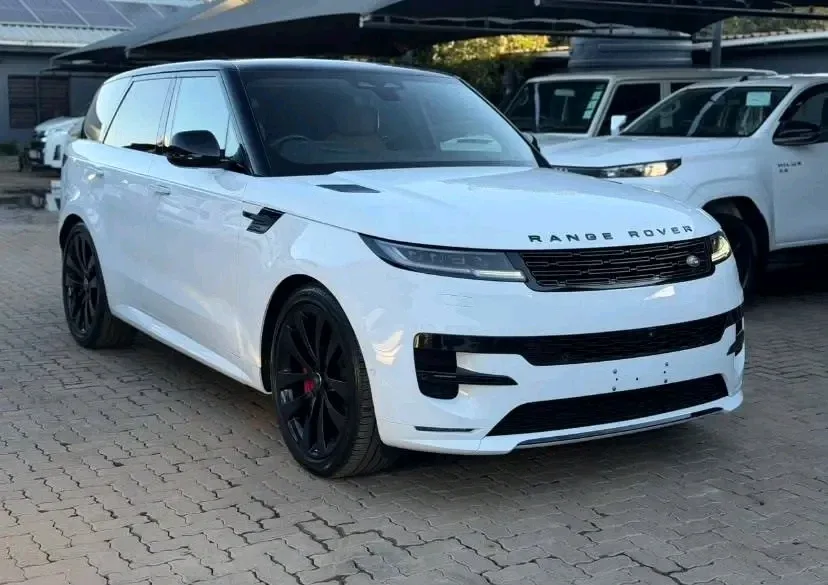 Range Rover Sport D300 Dynamic HSE 2023, 5,000 km