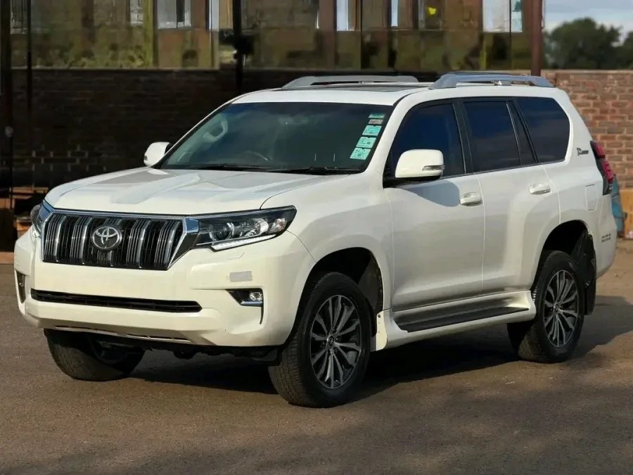 2023 Toyota Land Cruiser Prado VX-L — White, 4x4, Full Leather, 122,000 km