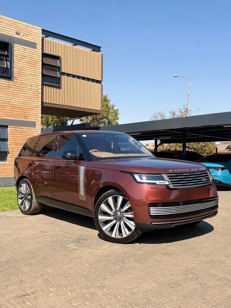 2022 Range Rover SV Twin-Turbo V8 Petrol – 200 km