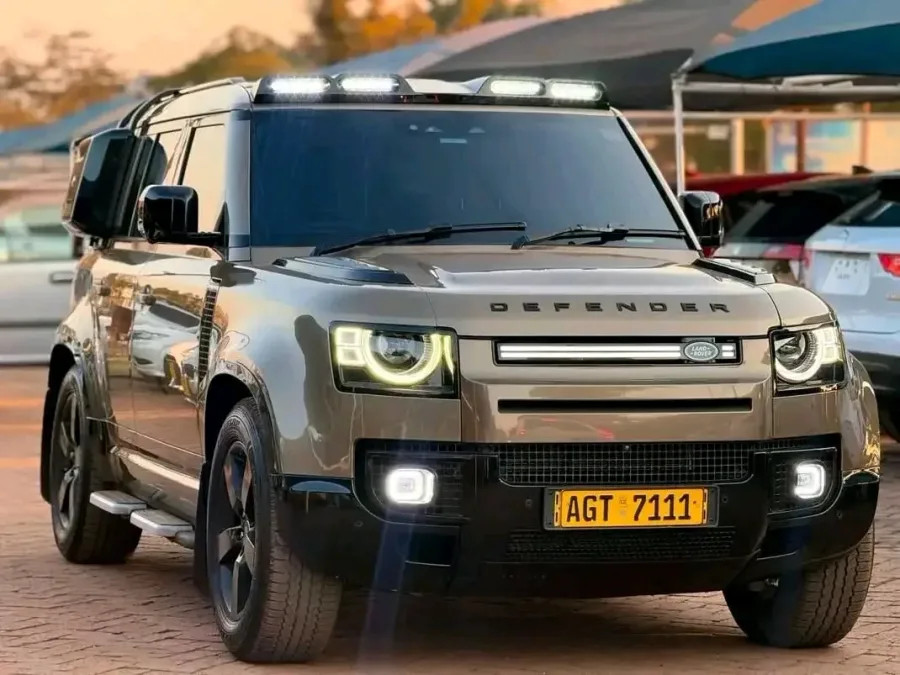 2020 Land Rover Defender SUV, 25,000 km, Diesel