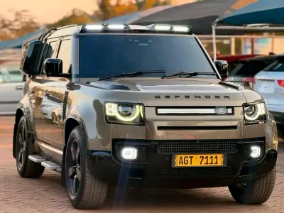 2020 Land Rover Defender SUV, 25,000 km, Diesel