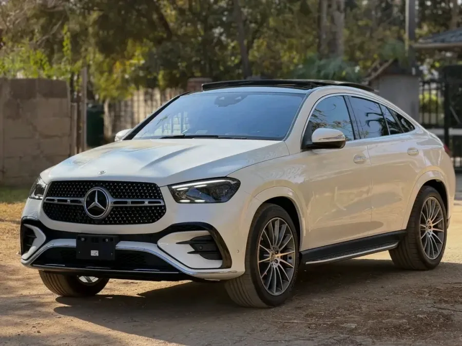 Mercedes-Benz GLE 450d 4MATIC — Recent Import, 20,000 km, Panoramic Sunroof