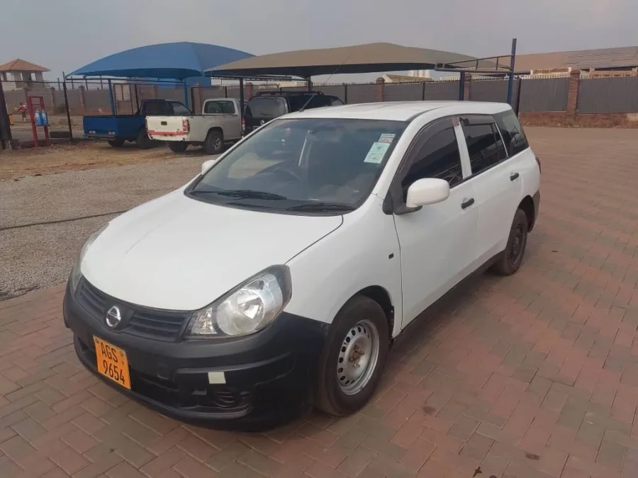 White Nissan AD 2018 MPV, 96,000 km, manual transmission