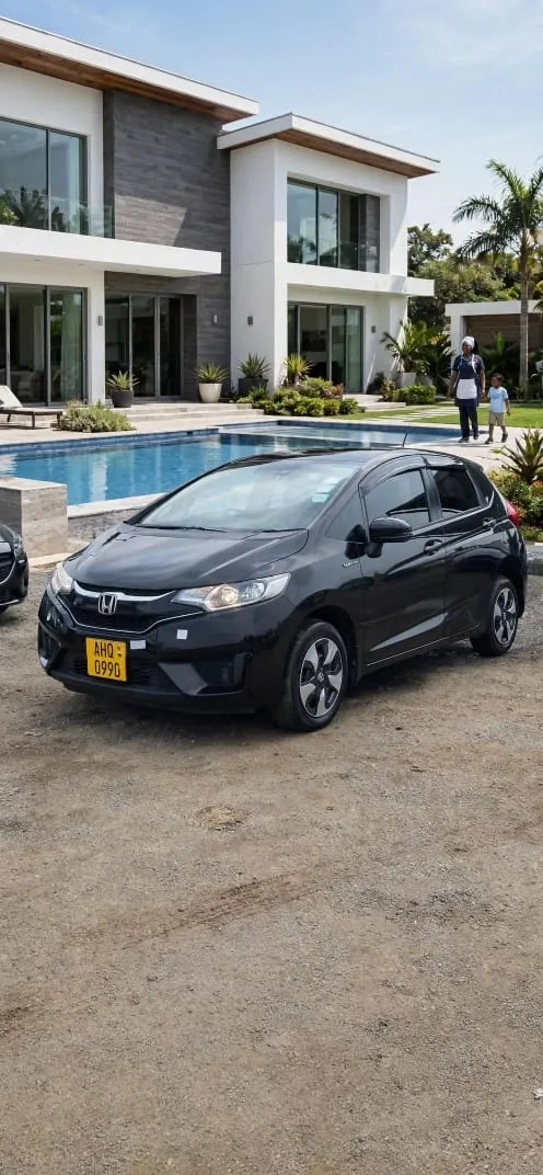 2017 Honda Fit – Well-maintained family hatchback, 84,000 km