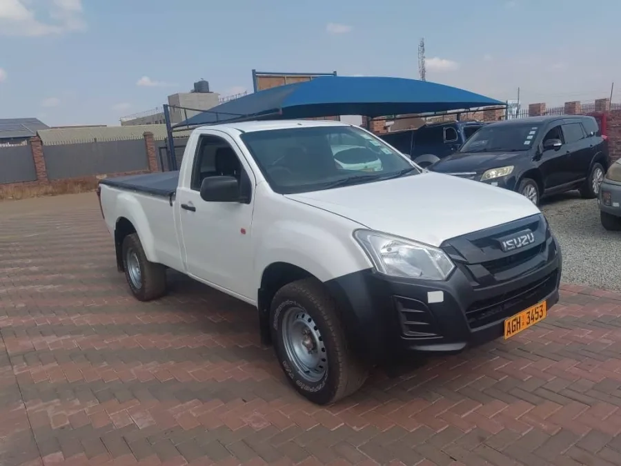 Isuzu D-Max 2023, single cab, 66,400 km