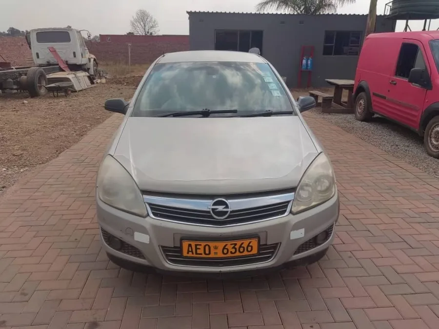 Opel Astra 2007 hatchback, 187,000 km, silver