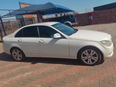 Mercedes-Benz C200 Sedan, White, 2008 – 104,000 km