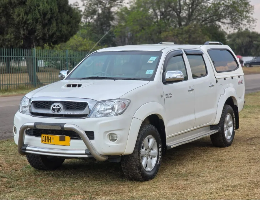 2015 Toyota Hilux 3.0 D-4D 4x4 Automatic Double Cab – USD 23,500