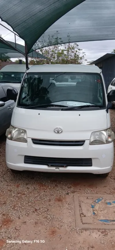 2017 Toyota TownAce GL Passenger Van – 75,332 km