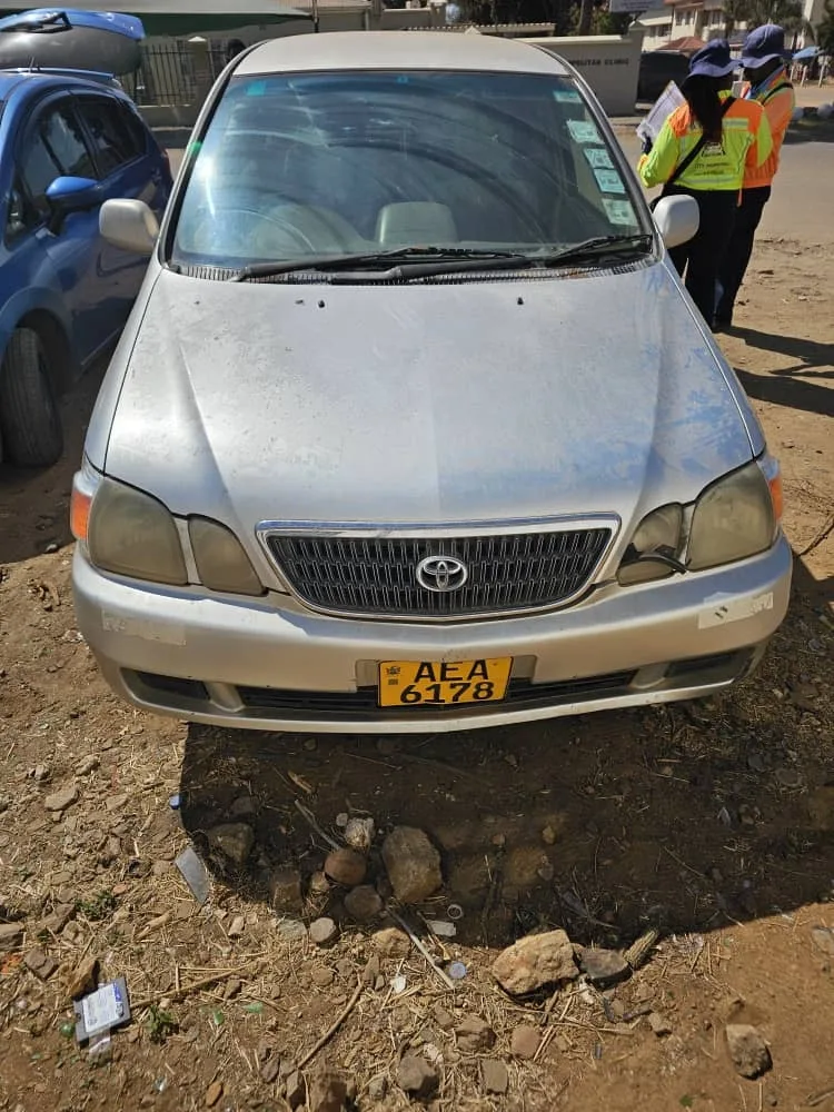 Toyota Gaia 2005 Silver Van – 238,445 km, Harare