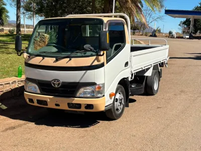Toyota Hino 300 Series Dropside Truck 2009