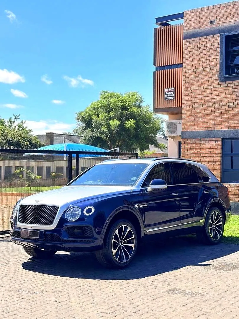 2021 Bentley Bentayga W12 – Two-Tone Deep Sequin Blue & White