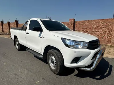 2025 Toyota Hilux S/Cab GD-6 4x4 – 7,000 km, Pearl White