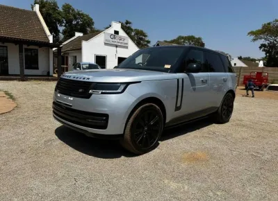 2024 Range Rover Vogue 3.0 D300 Diesel AWD – 11,000 km