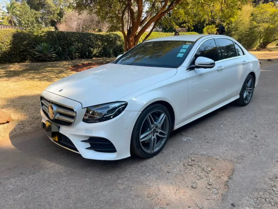 2019 Mercedes-Benz E220d Avantgarde - Polar White, 65,000 km