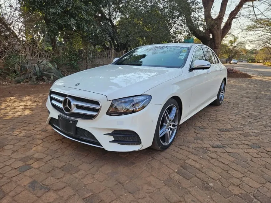 Mercedes-Benz E-Class 2019, 65,000 km, White Sedan