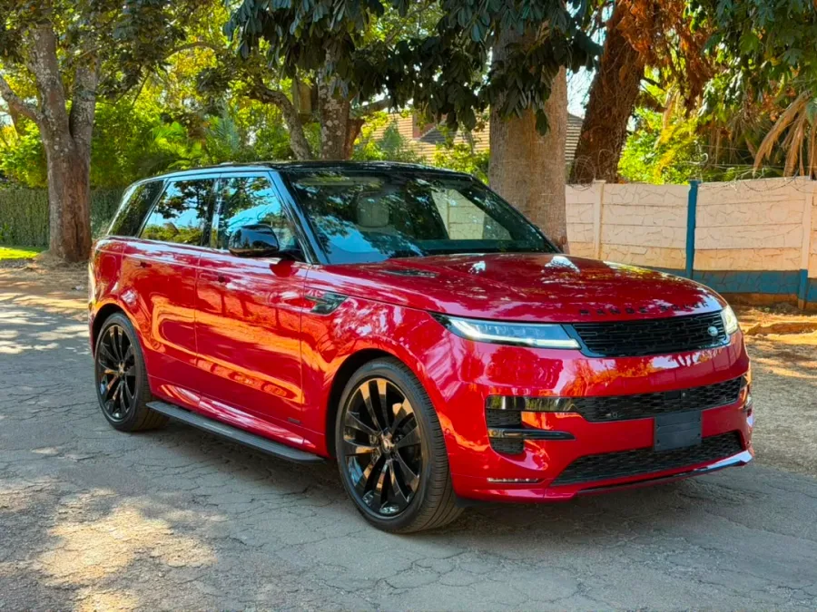 2023 Range Rover Sport Autobiography – 17,000 km, Firenza Red
