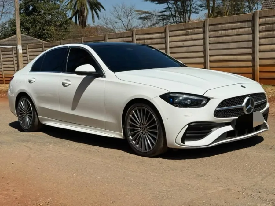 2023 Mercedes-Benz C200 AMG Line — 71,300 km, Polar White