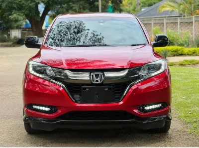 Honda Vezel 2017 — Reliable Compact SUV, 65,000 km
