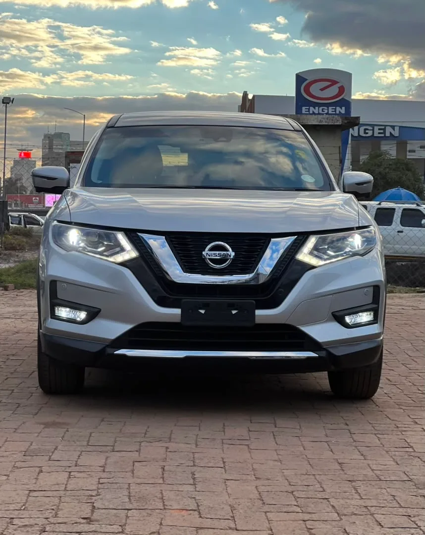 Nissan X-Trail 2019 silver SUV with 58,000 km, 4x4, automatic