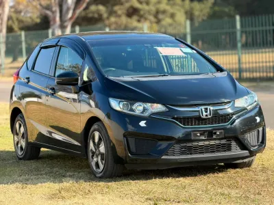 Honda Fit Hybrid 2017 65,000 km black