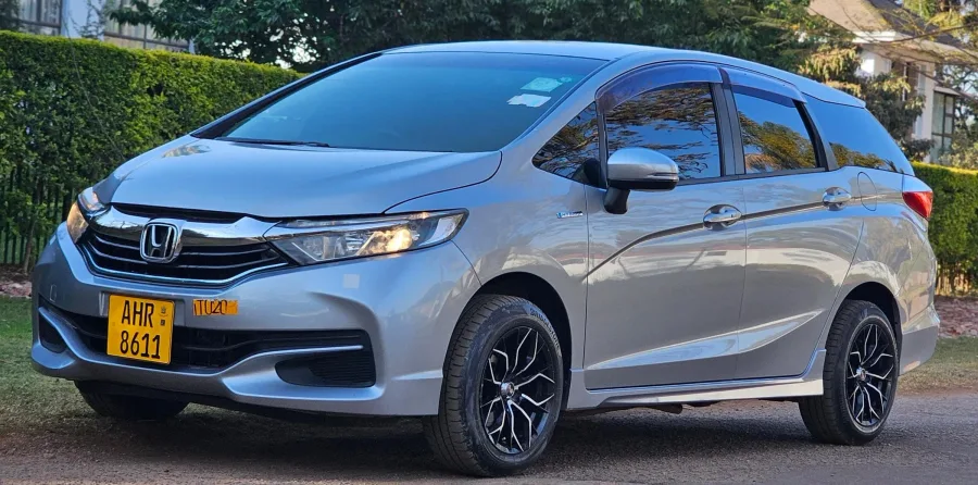 2017 Honda Shuttle Hybrid – Recent Import, 77,000 km, Automatic