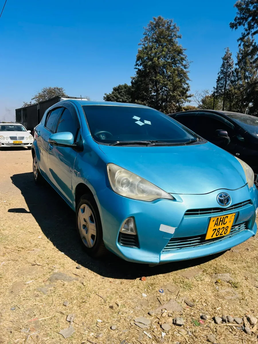 Toyota Aqua 2015 Automatic Hatchback, 120,000 km
