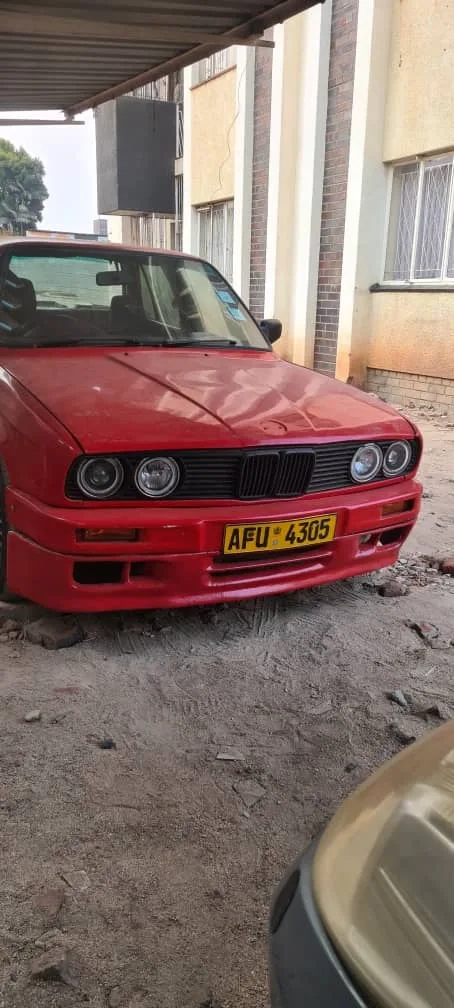 1998 BMW 320i Sedan – Manual, Recent Engine, 198,000 km