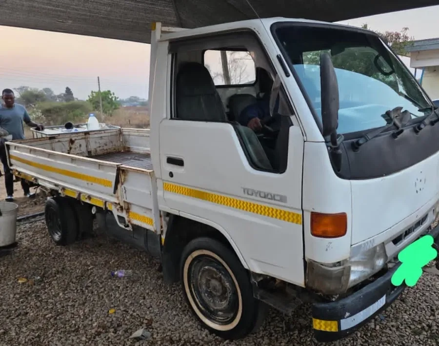 2002 Toyota Dyna 1.5T Manual Diesel Truck – USD 5,500